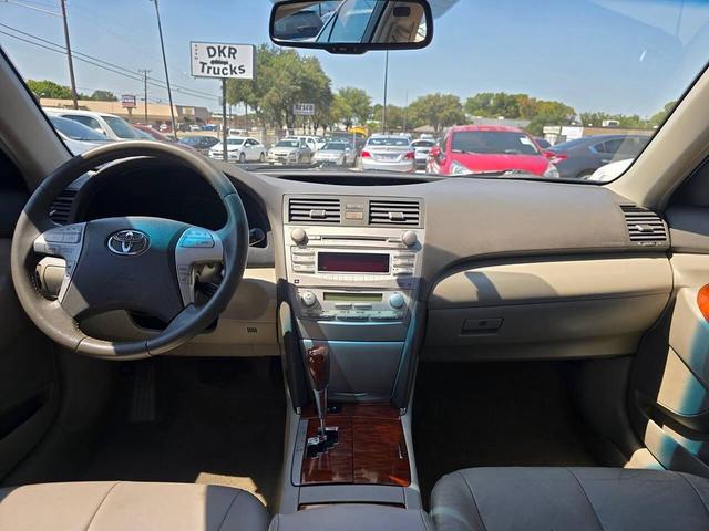 Photo of 2011 Magnetic Gray Metallic Toyota Camry