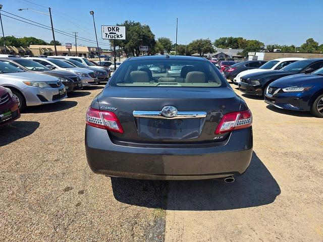 Photo of 2011 Magnetic Gray Metallic Toyota Camry