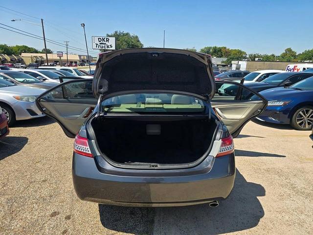 Photo of 2011 Magnetic Gray Metallic Toyota Camry