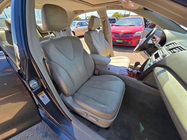 Photo of 2011 Magnetic Gray Metallic Toyota Camry
