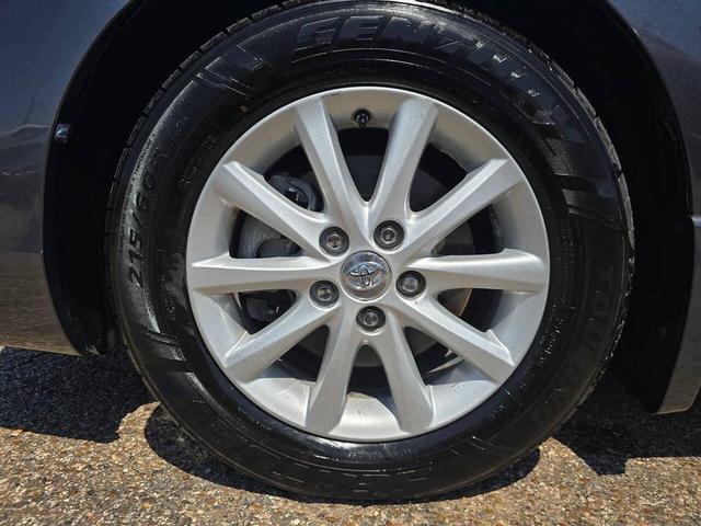 Photo of 2011 Magnetic Gray Metallic Toyota Camry