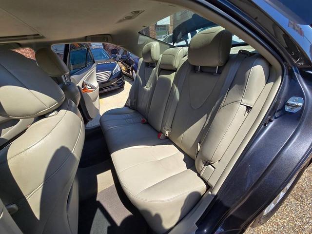 Photo of 2011 Magnetic Gray Metallic Toyota Camry