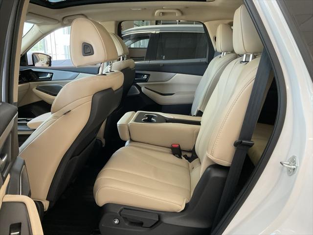 Photo of 2025 Platinum White Pearl Acura MDX