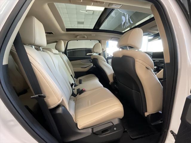 Photo of 2025 Platinum White Pearl Acura MDX