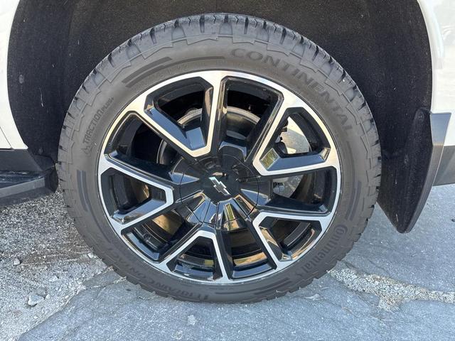 Photo of 2021 Summit White Chevrolet Tahoe