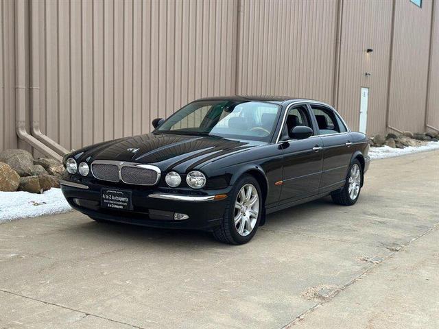 Photo of 2005 Ebony Jaguar XJ