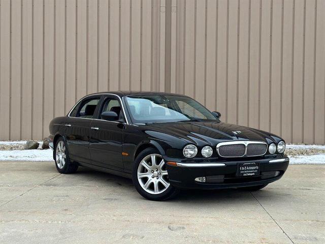 Photo of 2005 Ebony Jaguar XJ