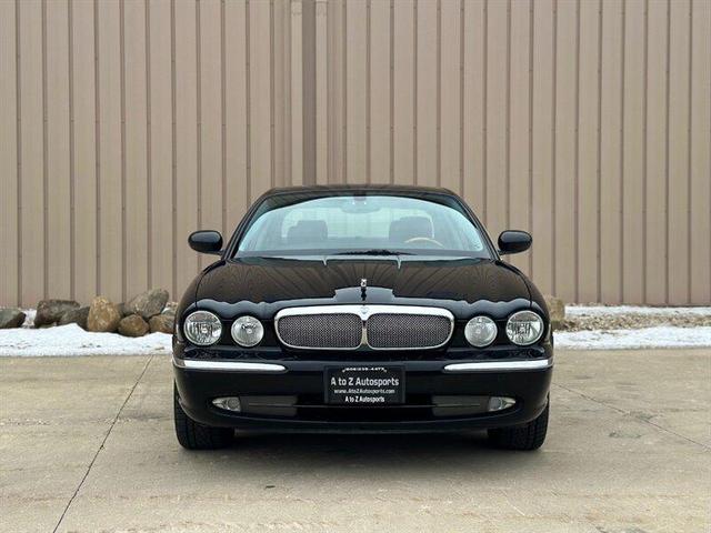 Photo of 2005 Ebony Jaguar XJ