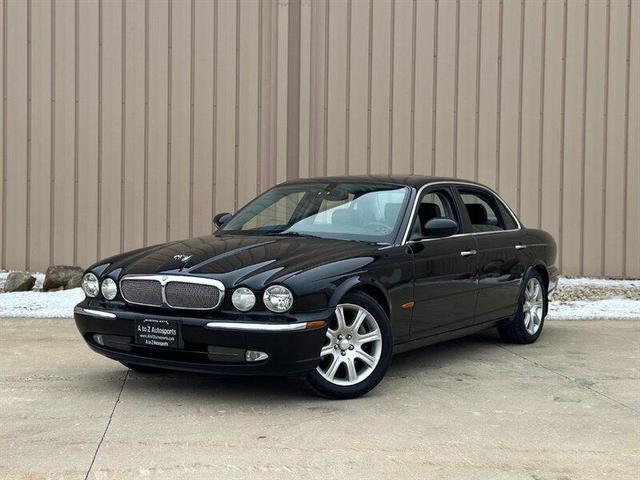 Photo of 2005 Ebony Jaguar XJ