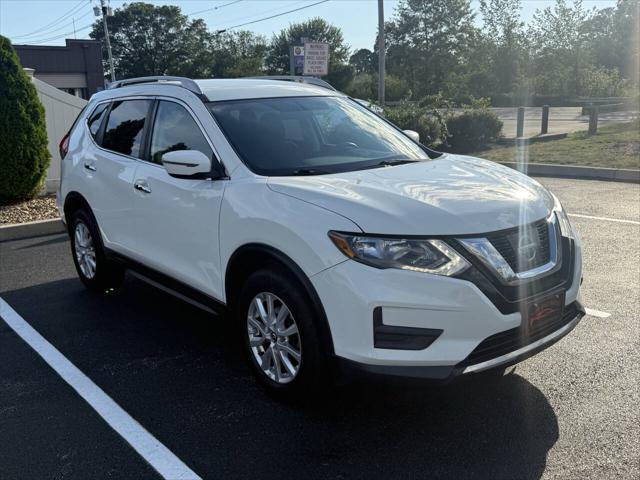 Photo of 2017 White Nissan Rogue