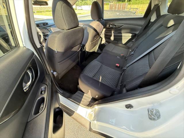 Photo of 2017 White Nissan Rogue