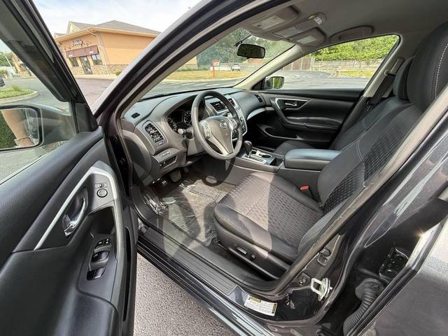 Photo of 2018 Super Black Nissan Altima
