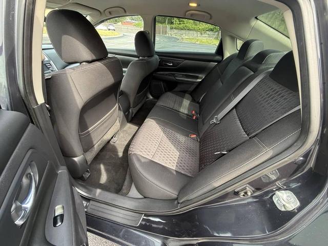 Photo of 2018 Super Black Nissan Altima