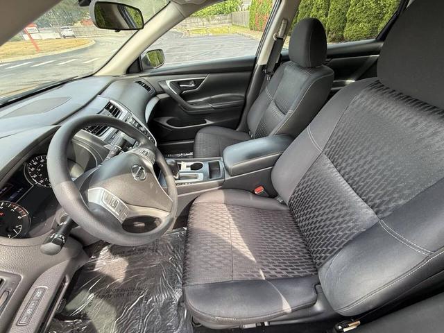 Photo of 2018 Super Black Nissan Altima