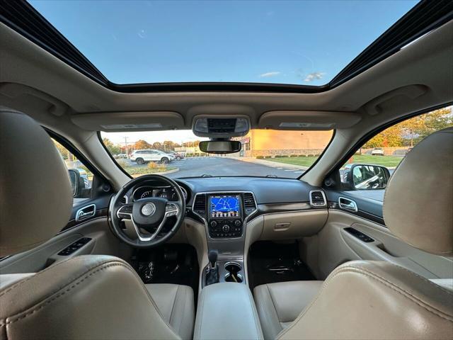 Photo of 2018 Diamond Black Crystal Pearlcoat Jeep Grand Cherokee