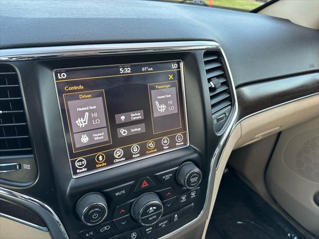 Photo of 2018 Diamond Black Crystal Pearlcoat Jeep Grand Cherokee