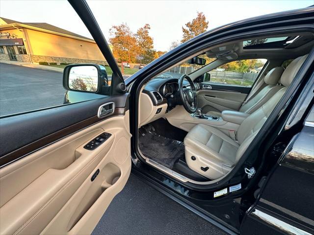 Photo of 2018 Diamond Black Crystal Pearlcoat Jeep Grand Cherokee