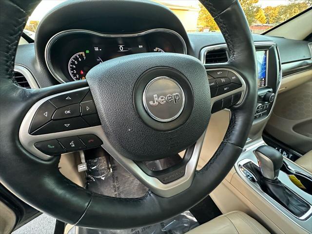 Photo of 2018 Diamond Black Crystal Pearlcoat Jeep Grand Cherokee