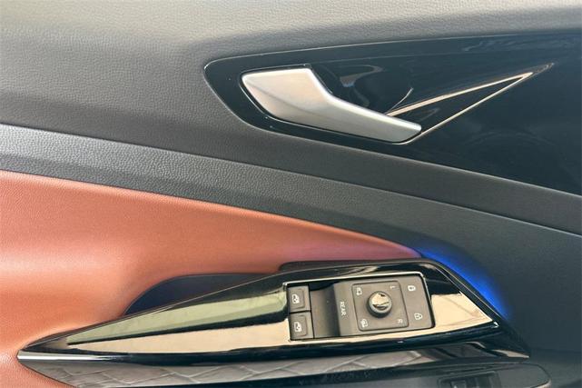 Photo of 2021 Black Metallic Volkswagen ID.4