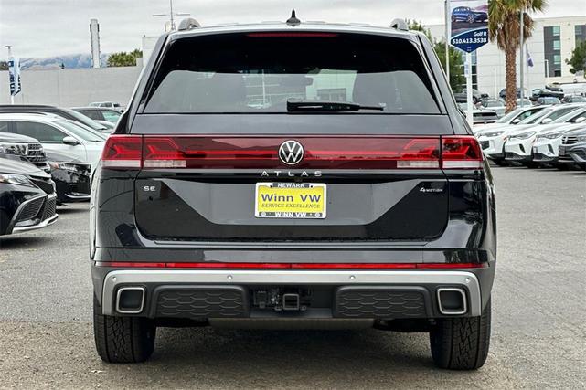 Photo of 2025 Deep Black Pearl Volkswagen Atlas