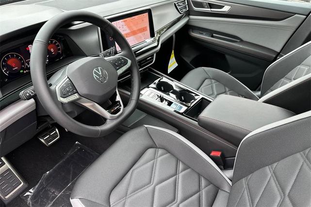 Photo of 2025 Deep Black Pearl Volkswagen Atlas