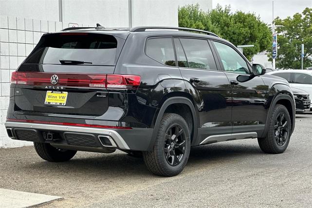 Photo of 2025 Deep Black Pearl Volkswagen Atlas