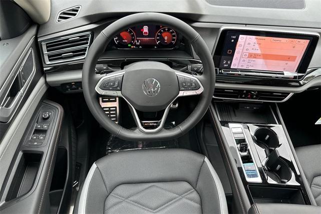 Photo of 2025 Deep Black Pearl Volkswagen Atlas