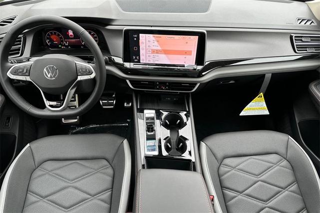 Photo of 2025 Deep Black Pearl Volkswagen Atlas