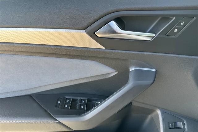 Photo of 2025 Opal White Volkswagen Jetta