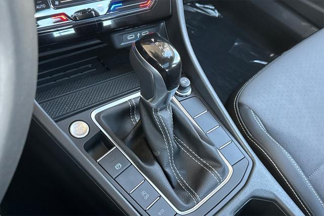 Photo of 2025 Opal White Volkswagen Jetta
