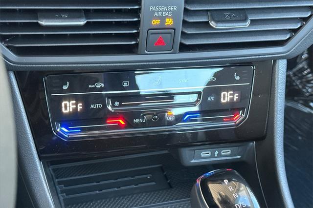 Photo of 2025 Opal White Volkswagen Jetta