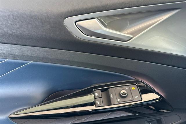 Photo of 2025 Deep Black Pearl Volkswagen ID.4