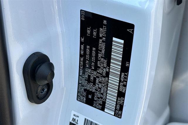 Photo of 2023 White Toyota Highlander Hybrid