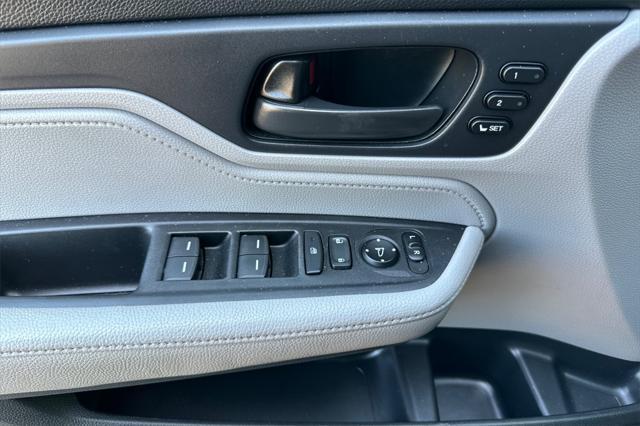 Photo of 2022 Gray Honda Odyssey