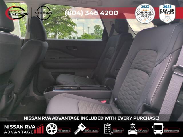 Photo of 2025 White Pearl Nissan Pathfinder
