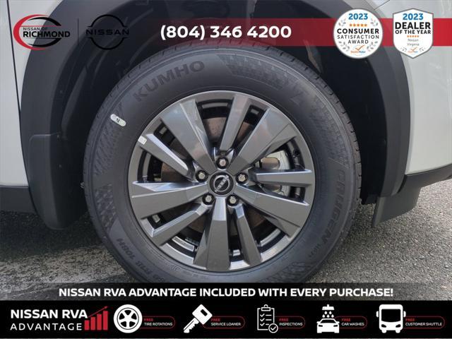 Photo of 2025 White Pearl Nissan Pathfinder