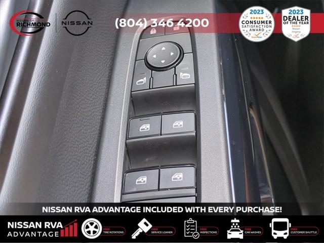 Photo of 2025 White Pearl Nissan Pathfinder