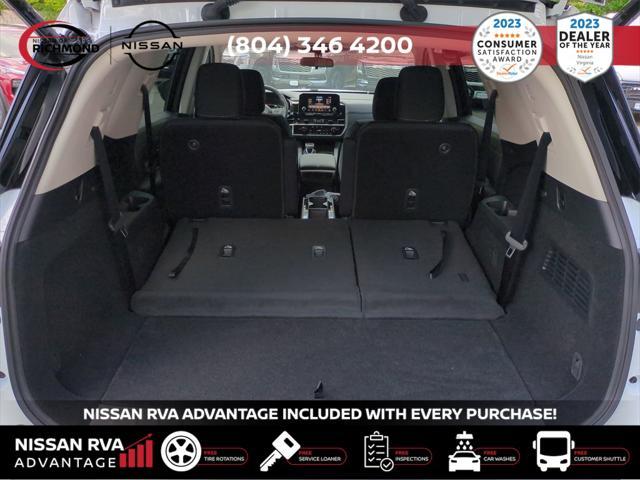 Photo of 2025 White Pearl Nissan Pathfinder