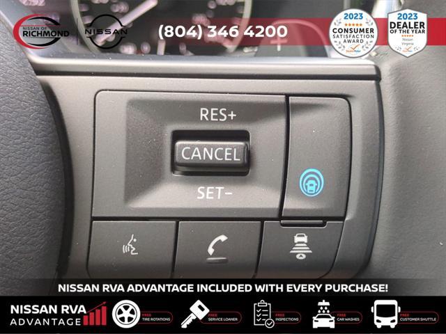 Photo of 2025 White Pearl Nissan Pathfinder