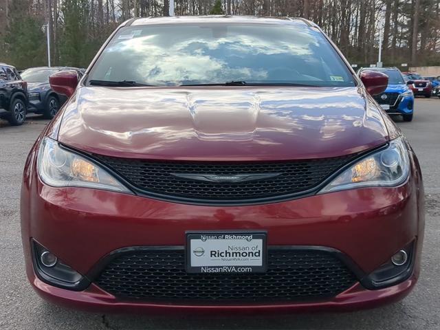 Photo of 2019 Velvet Red Pearlcoat Chrysler Pacifica