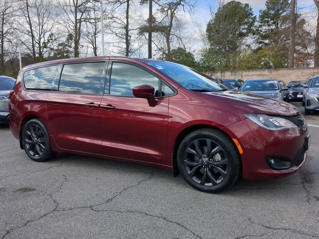Photo of 2019 Velvet Red Pearlcoat Chrysler Pacifica