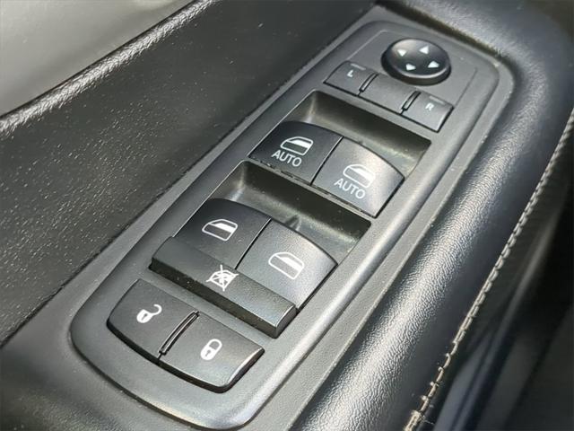 Photo of 2019 Velvet Red Pearlcoat Chrysler Pacifica