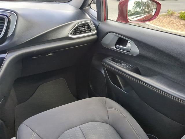 Photo of 2019 Velvet Red Pearlcoat Chrysler Pacifica