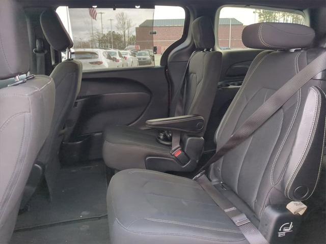Photo of 2019 Velvet Red Pearlcoat Chrysler Pacifica