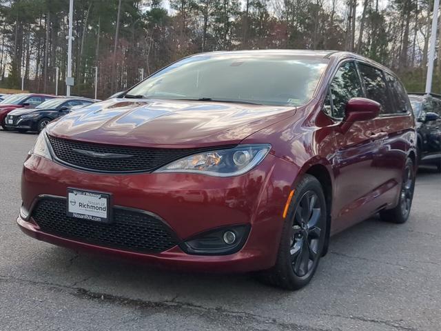 Photo of 2019 Velvet Red Pearlcoat Chrysler Pacifica