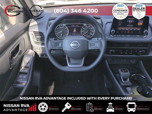 Photo of 2025 White Nissan Rogue