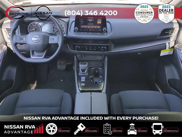 Photo of 2025 White Nissan Rogue