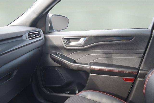 Photo of 2023 White Ford Escape