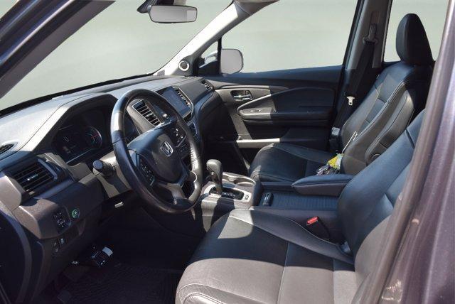 Photo of 2019 Gray Honda Pilot