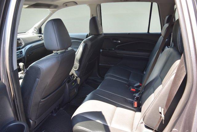 Photo of 2019 Gray Honda Pilot